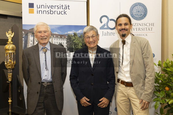 DieFotografen142.jpg DieFotografen142.jpg