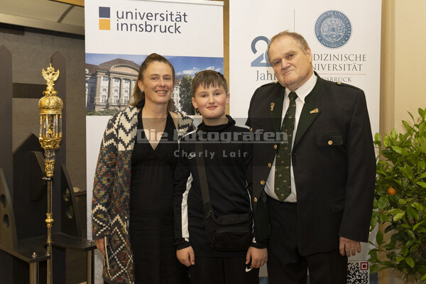 DieFotografen187.jpg DieFotografen187.jpg