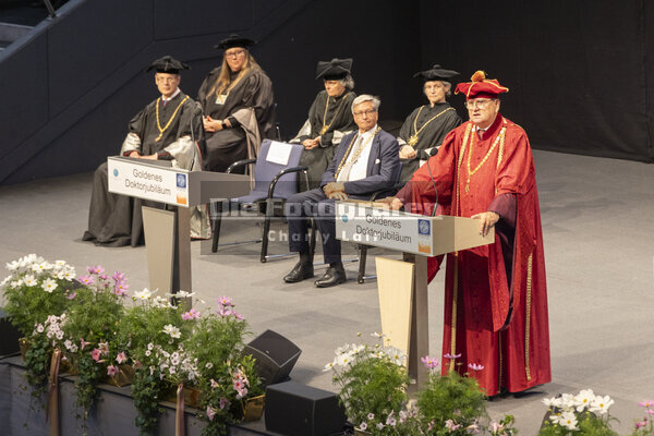 DieFotografen330.jpg DieFotografen330.jpg