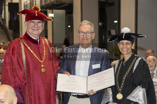 DieFotografen384.jpg DieFotografen384.jpg