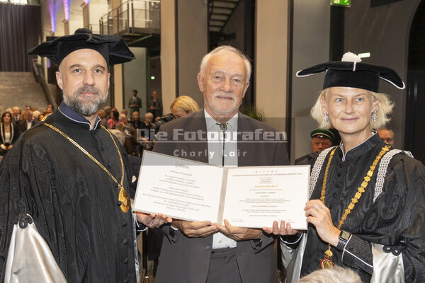 DieFotografen430.jpg DieFotografen430.jpg