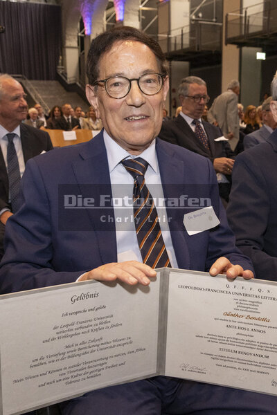 DieFotografen605.jpg DieFotografen605.jpg