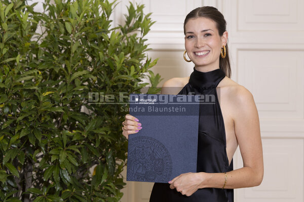 DieFotografen_1896.jpg DieFotografen_1896.jpg