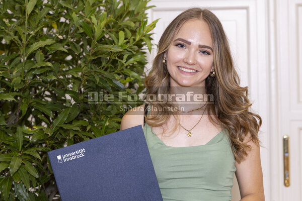 DieFotografen_2100.jpg DieFotografen_2100.jpg